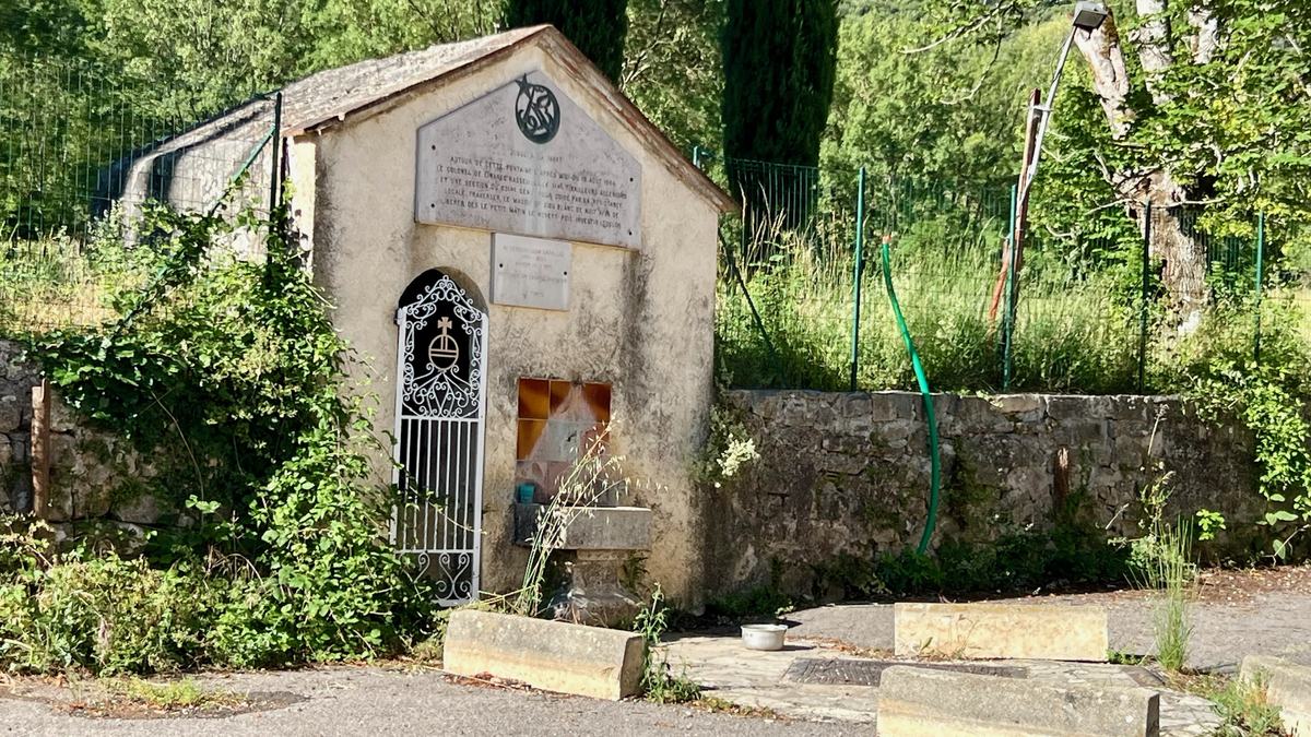 Méounes,
						les Aiguilles de Valbelle et l'impluvium