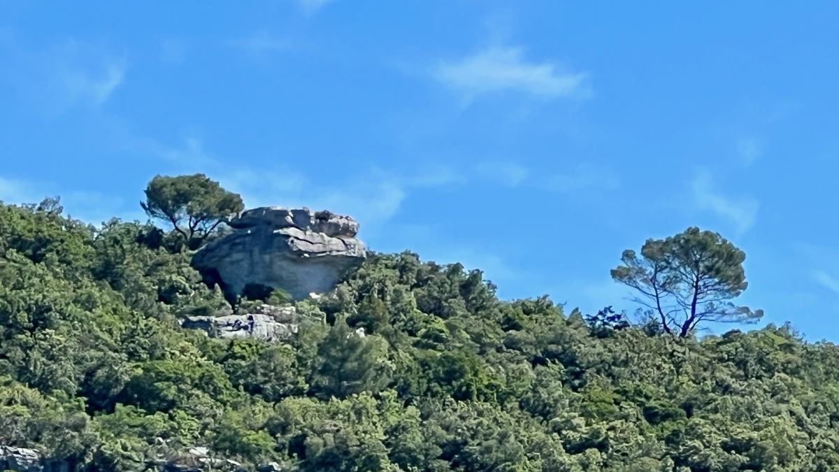 Méounes,
						les Aiguilles de Valbelle et l'impluvium