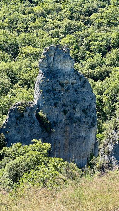 Méounes,
						les Aiguilles de Valbelle et l'impluvium