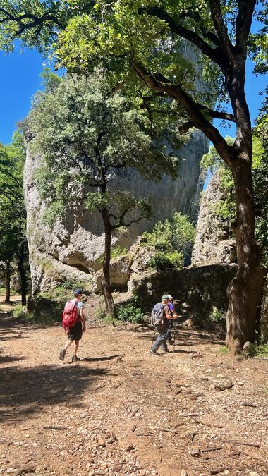 Méounes,
						les Aiguilles de Valbelle et l'impluvium