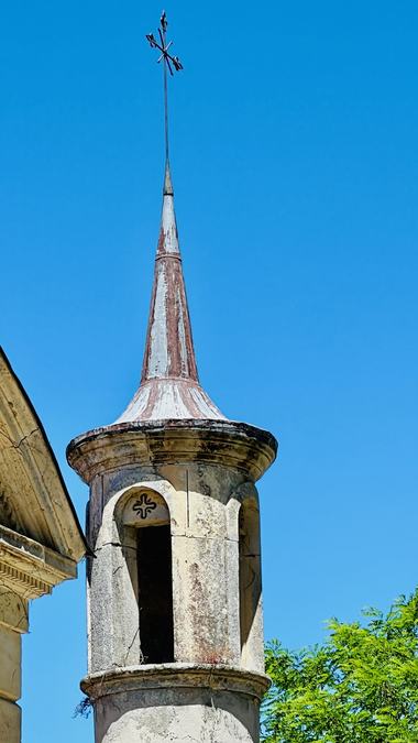 Méounes,
						les Aiguilles de Valbelle et l'impluvium